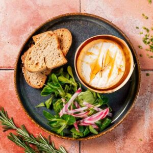 Camembert rôti au miel et romarin